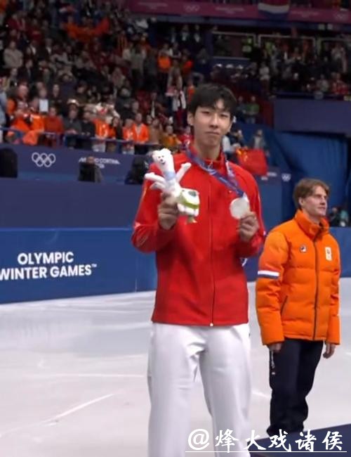 中国速度再突破!孙龙0.028秒战胜常规夺冬奥银牌 中国速度再突破!孙龙0.028秒战胜常规夺冬奥银牌