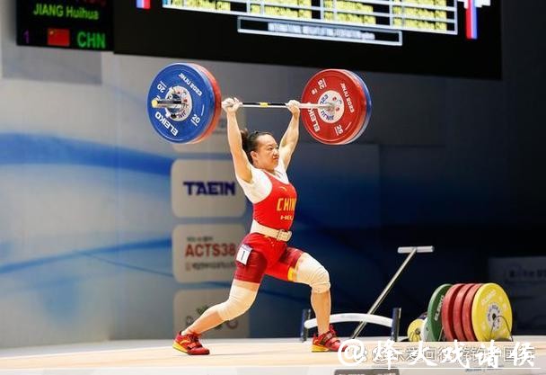 中国举重队集结冬训 以老带新迎接级别调整 中国举重队集结冬训 以老带新迎接级别调整