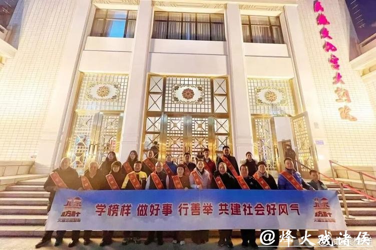 “骏马贺新春 京彩暖新年”专场慰问演出上演，新就业群体、一线劳动者进剧场迎新春